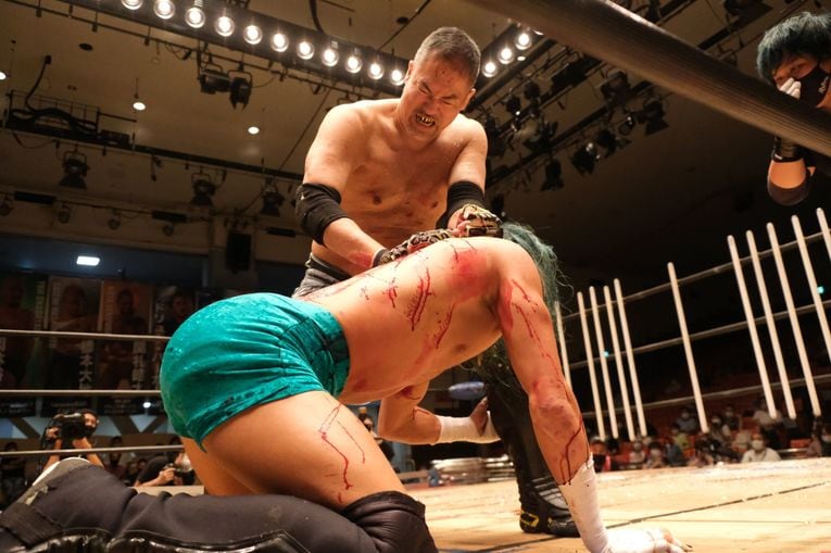 デスマッチファイター・ドリューは血がドクドク流れても試合を止めなかった 「ケガある、傷ある。でもやる。大好きだから」(10)