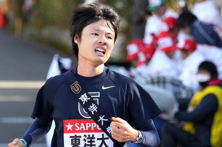 大学4年間、山上りの5区を走り、山中で実に16人ものランナーを抜いた東洋大の柏原竜二。ライバルが見た“神”の背中はどんなものだったのか　©Shigeki Yamamoto