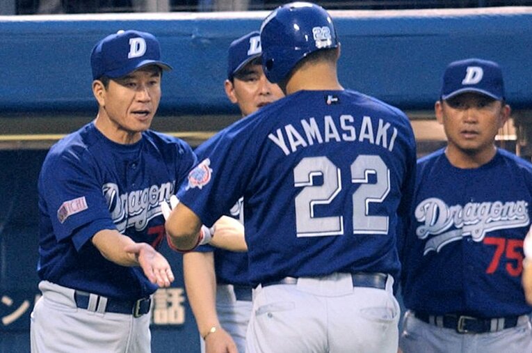 2002年の山崎武司。慰留された山田久志新監督との関係が折り合わず、このシーズンオフにトレード志願することに　©Kyodo News