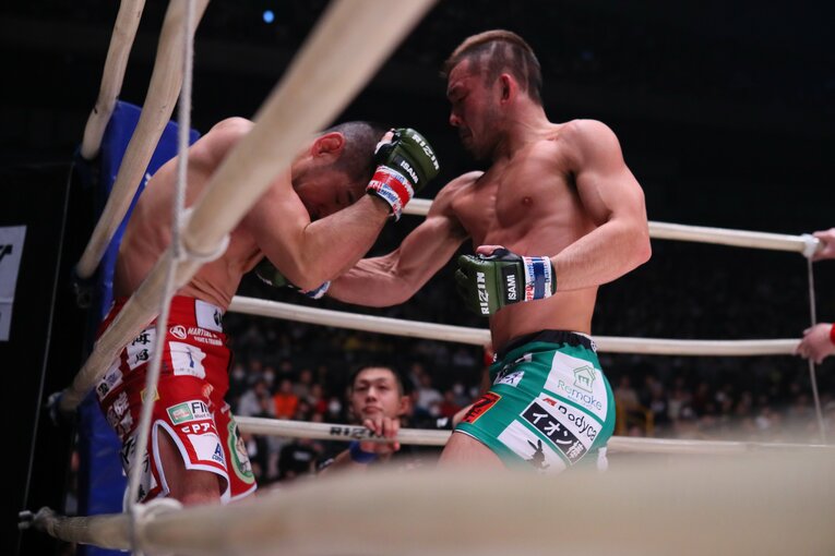 RIZIN史上に残る名勝負を制した扇久保がバンタム級王座への挑戦権を手にした　©RIZIN FF