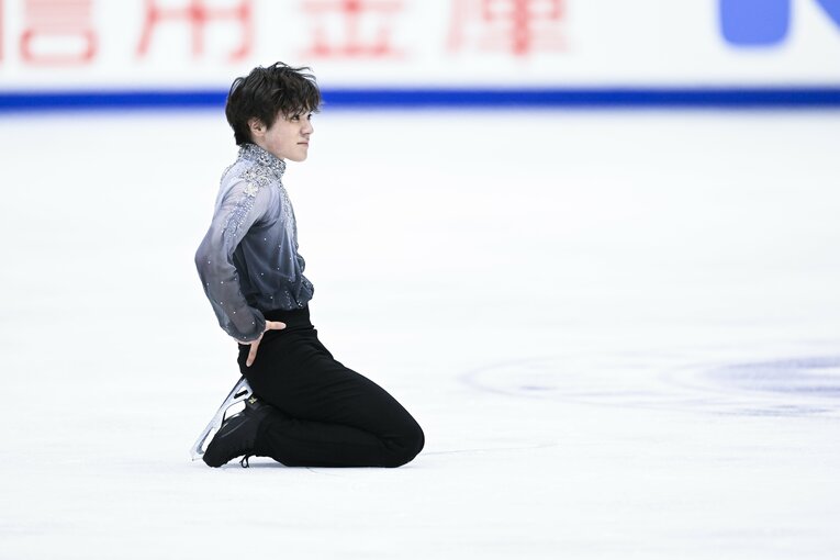 NHK杯、フリーの演技後、ランビエルコーチのほうに少し視線を移す宇野　©Asami Enomoto