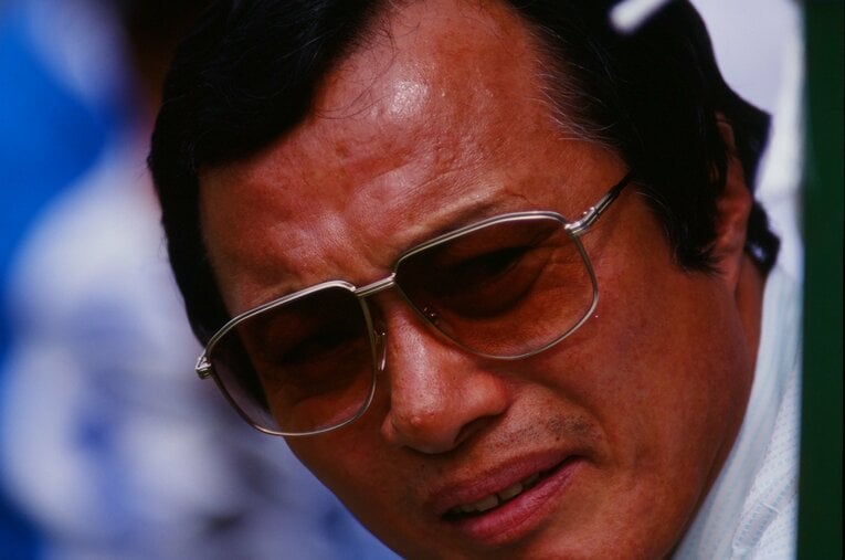 1994年、ガンバ大阪を率いたころの釜本邦茂（当時50歳） ／ photograph by J.LEAGUE