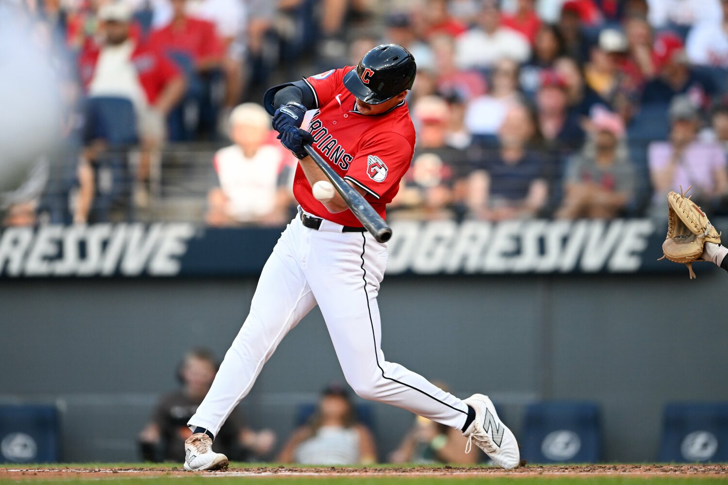 高めの球を豪快に撃ち抜くカイル・マンザード　©Getty Images