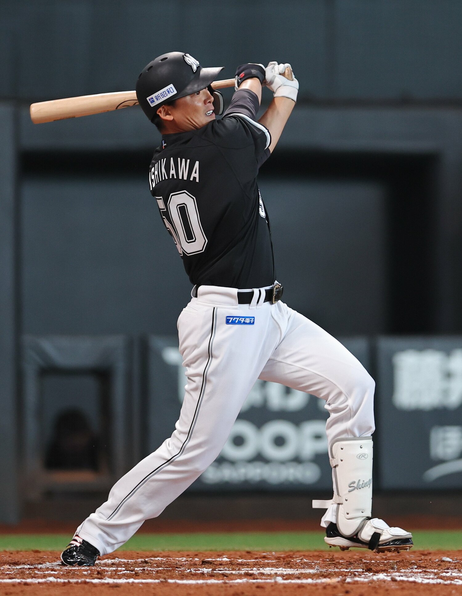 エスコンフィールドで初打点を挙げた石川にファイターズファンも大歓声　©︎JIJI PRESS