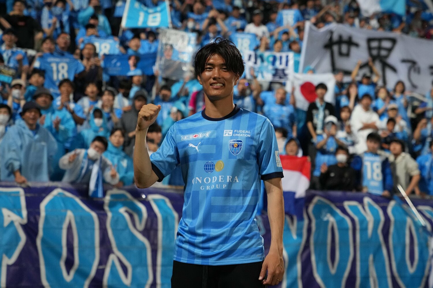 横浜FCのJ1昇格に貢献した小川航基。サポーターや仲間たちからエールを送られ、オランダへ旅立った（2023年）　©︎Masashi Hara/Getty Images