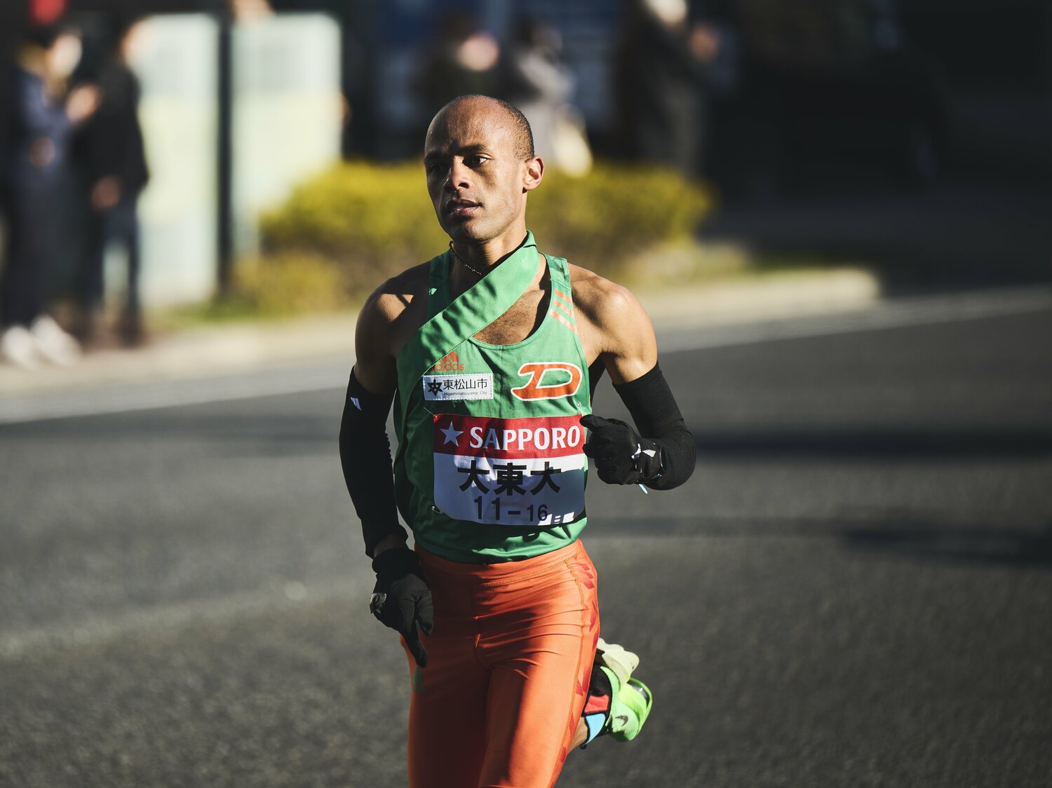 箱根駅伝エントリーから漏れた大東大のピーター・ワンジル。高校時代から指導する真名子監督も複雑な想いが　©Yuki Suenaga