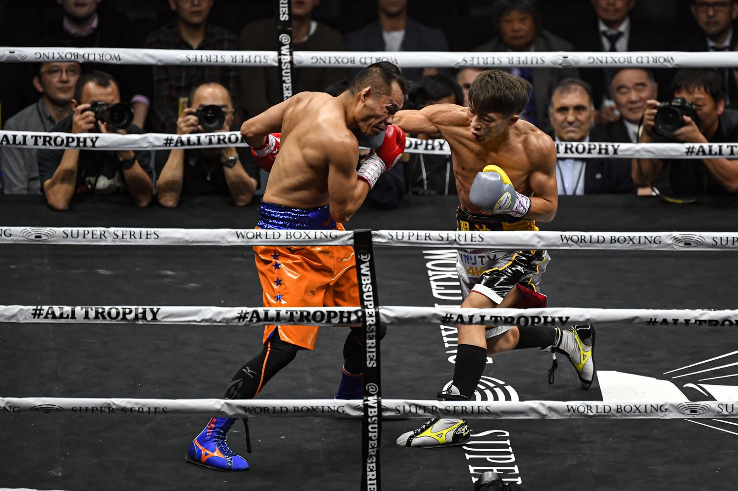 2019年11月7日、「ドラマ・イン・サイタマ」と称されたノニト・ドネアとのWBSS決勝　©Takuya Sugiyama