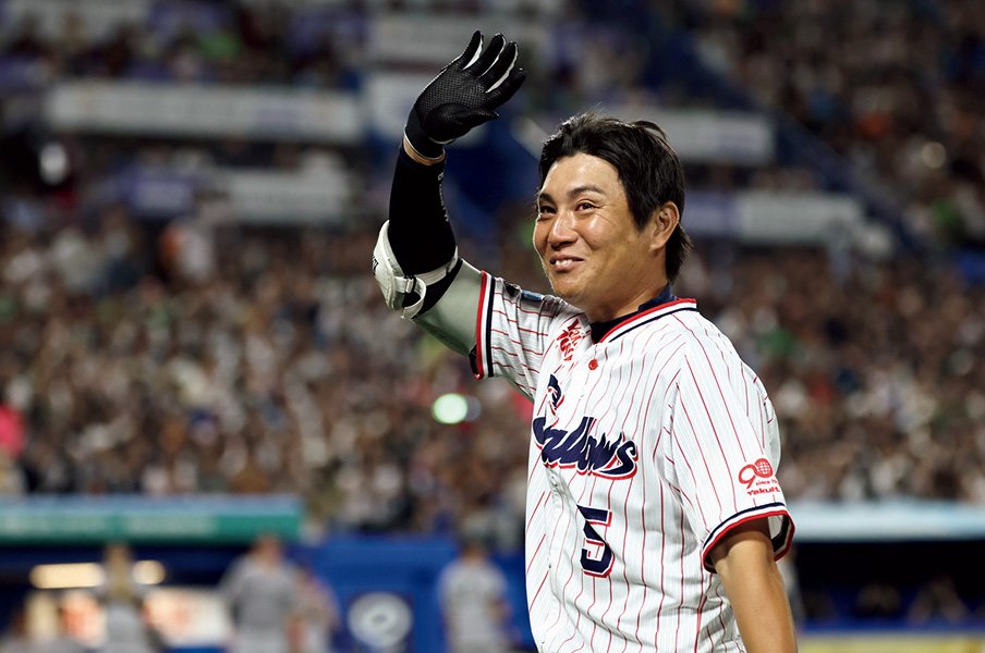 川端慎吾「大手術とスタイルチェンジを経て。“燕のプリンス”がグラウンドに別れ」＜Number Web＞ photograph by JIJI PRESS