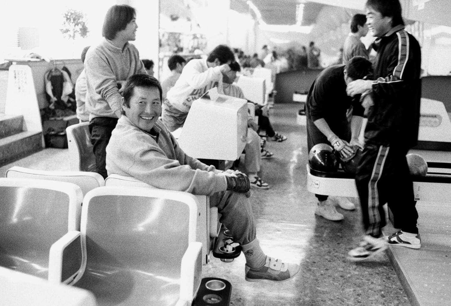 「ジャンボ軍団」とボーリングを楽しむ（1997年）　©Tadashi Shirasawa