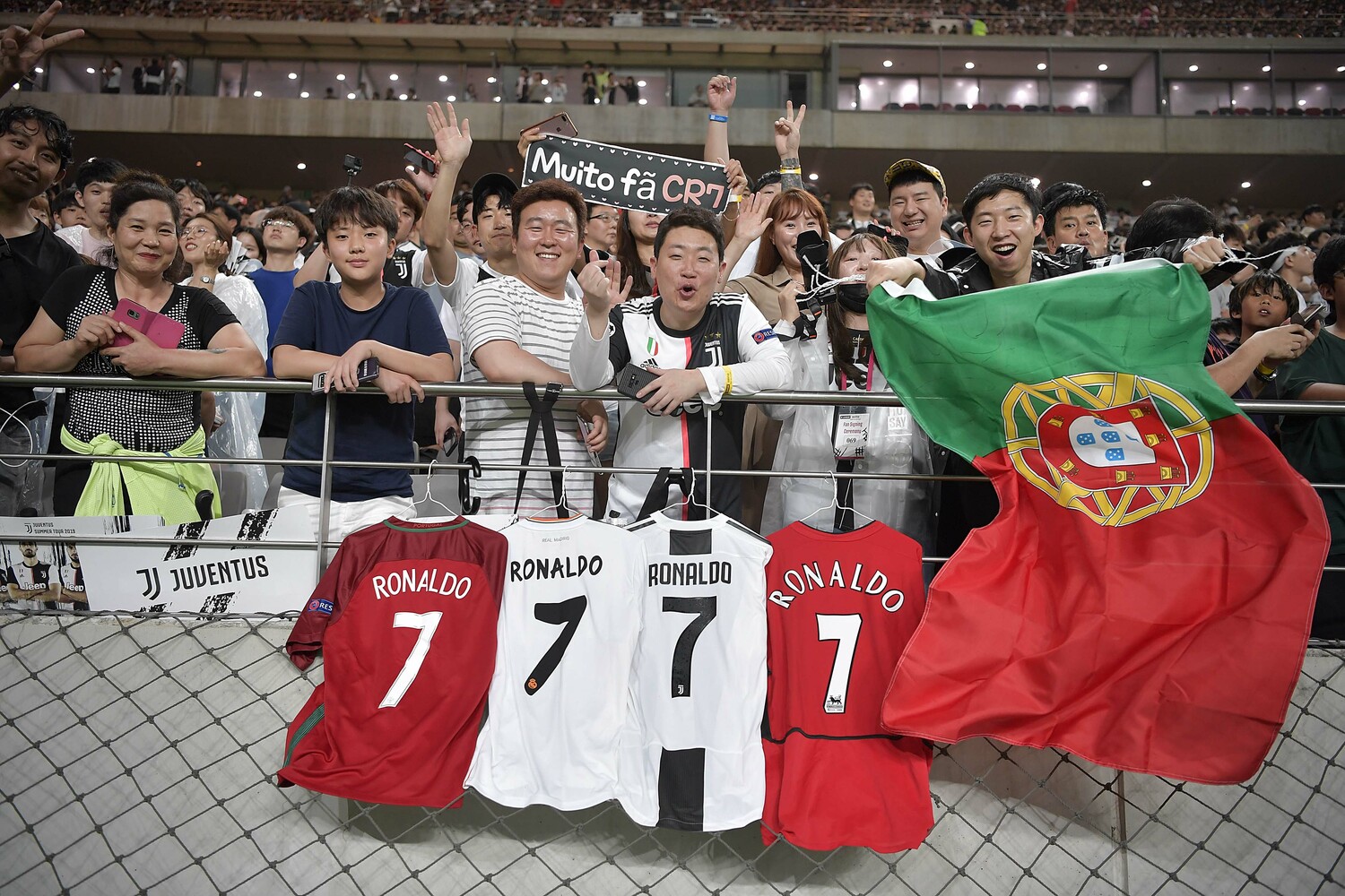 ファンが熱望したC・ロナウドの出場。しかし、一度もピッチに立つことはなかった　©Getty Images