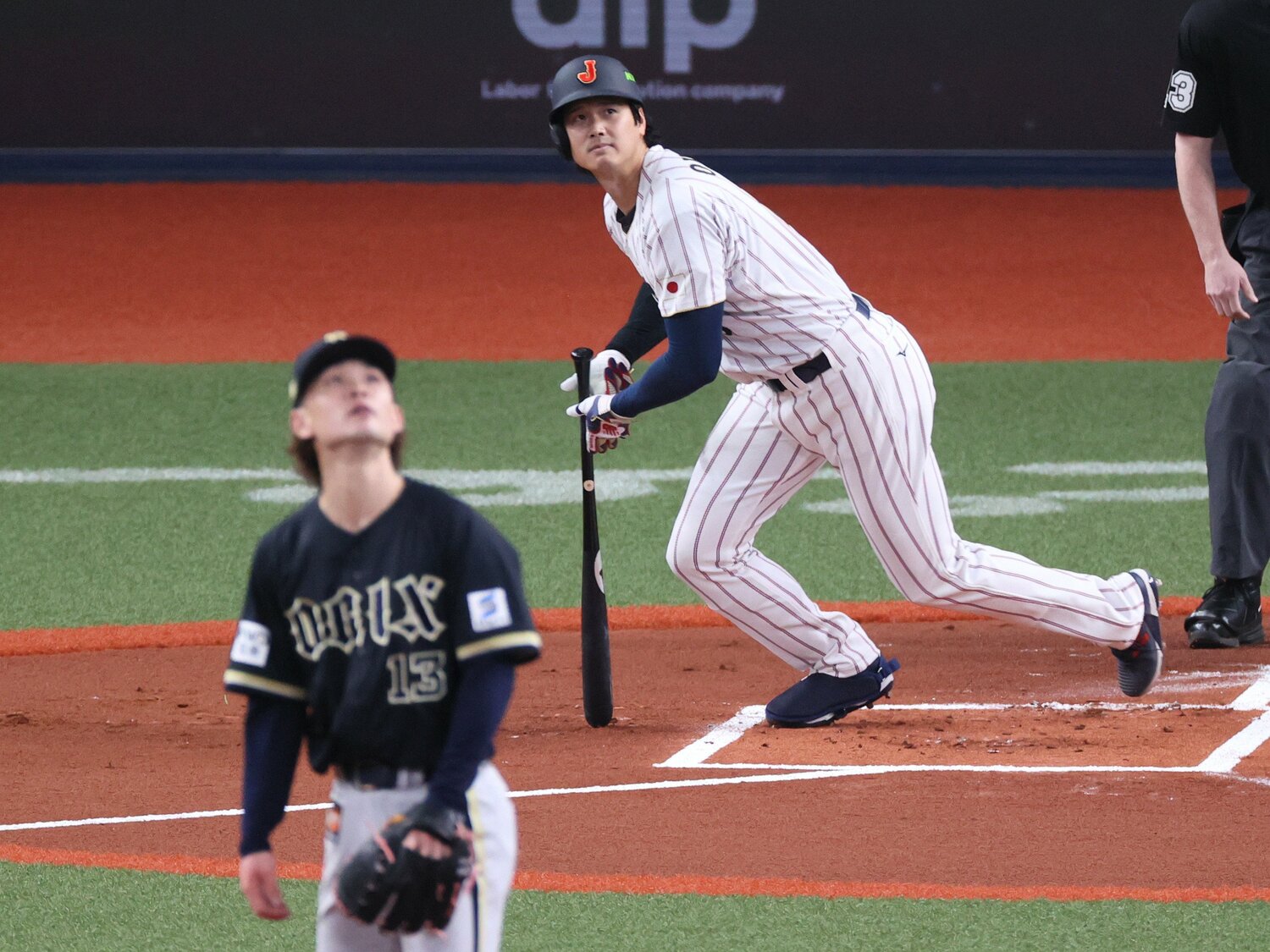 大谷をレフトフライに打ち取った寺西。大谷も悔しそうな表情を見せる　©JIJI PRESS