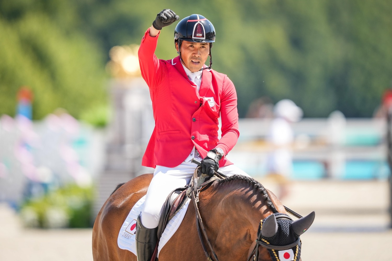 結果は知らないままだったが、走行の手ごたえに拳を突き上げた　©JIJI PRESS