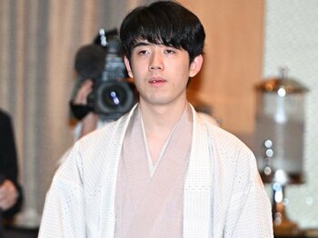 藤井聡太「天才に敗れた男たち」の痛恨…記者が新幹線の中で聞いた“渡辺明のうめき”「終盤力が違い過ぎる…」広がり始めた“恐れ”の正体＜Number Web＞ photograph by Keiji Ishikawa