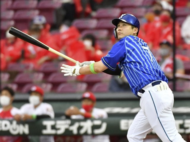 DeNA佐野恵太が今年もヒットを量産できるワケ…SB松田宣浩に教わった