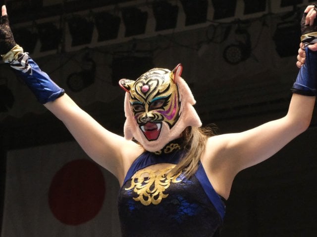 はっきり言って、初代タイガーマスクのクローン」 《タイガー・クイーン》衝撃デビューに佐山聡も「思った以上の合格点」 - プロレス - Number  Web - ナンバー