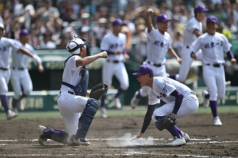 堅守で初の夏の日本一に王手をかけた関東一。東東京勢では95年帝京以来の真紅の大優勝旗獲得なるか ／ photograph by Hideki Sugiyama