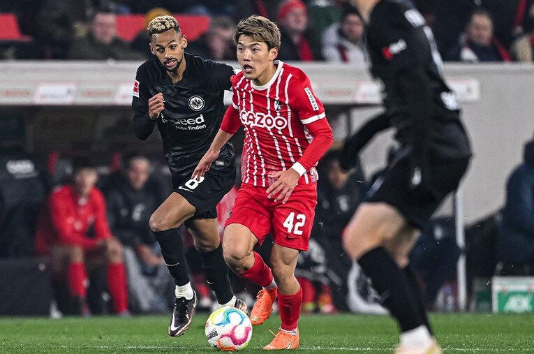 W杯後も高いパフォーマンスを見せ続ける堂安。スタジアムでは称賛する声が上がる中、本人が意識するのは… ／ photograph by Getty Images