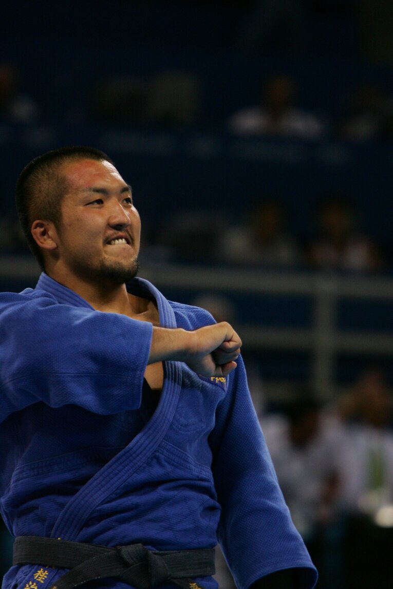 アテネ五輪で金メダルを獲得した鈴木桂治　©Takuya Sugiyama／JMPA