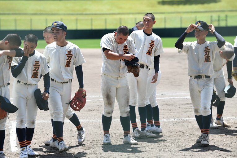 最後の夏。初戦で敗れ、涙する髙野ら三刀屋ナイン ©Kota Inoue