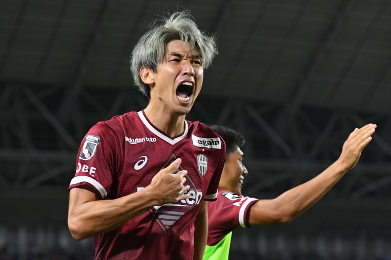 9月18日のガンバ大阪戦で、途中出場から2ゴールを決めた大迫勇也　©Masashi Hara/Getty Images