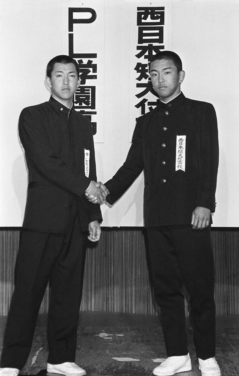 PL学園時代（3年時）のセンバツ抽選会で。左が立浪和義　©JIJI PRESS