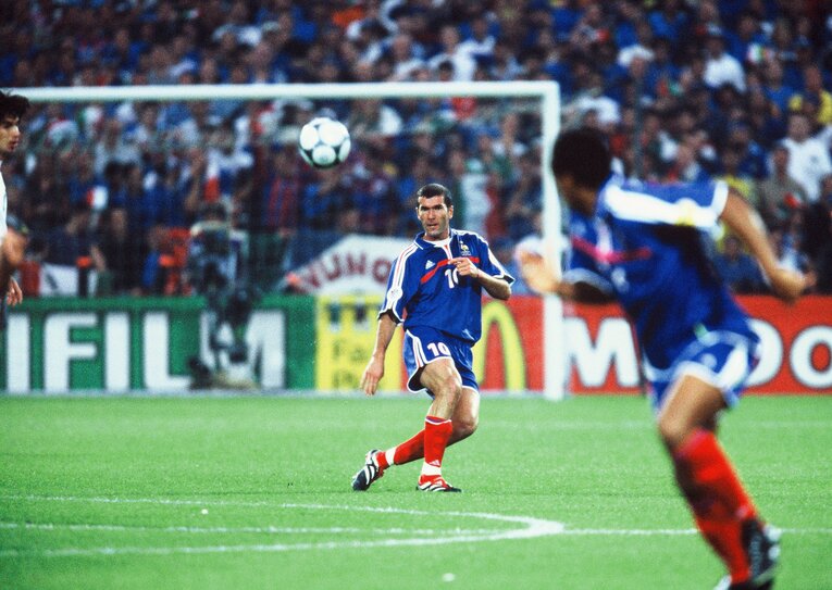 EURO2000でのジダン　©Kazuaki Nishiyama