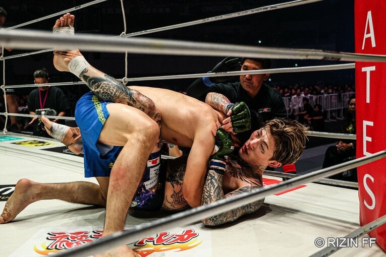『超RIZIN.5』平本蓮vs.カルシャガ・ダウトベック　©RIZIN FF