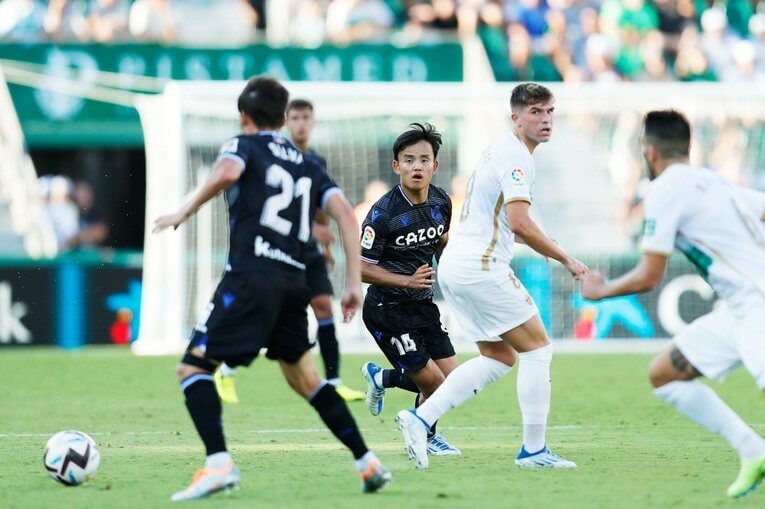 「久保建英が信頼され始めた」証拠かも…ソシエダサポの「Take,Take」に日本人カメラマンが感じた“海外組あるある”とは(24)