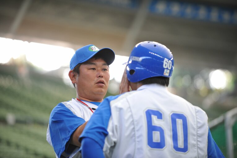 西武一軍打撃コーチ時代の大久保氏 ©BUNGEISHUNJU