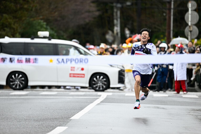 芦ノ湖付近は冷え込む中、最後の力を振り絞る金子　©Nanae Suzuki