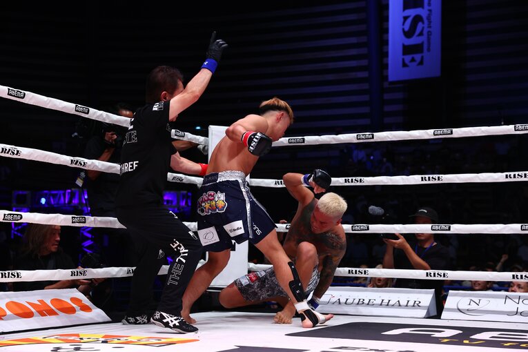 YA-MANと山口裕人の壮絶な殴り合い　©RISE/Chiyo Yamamoto