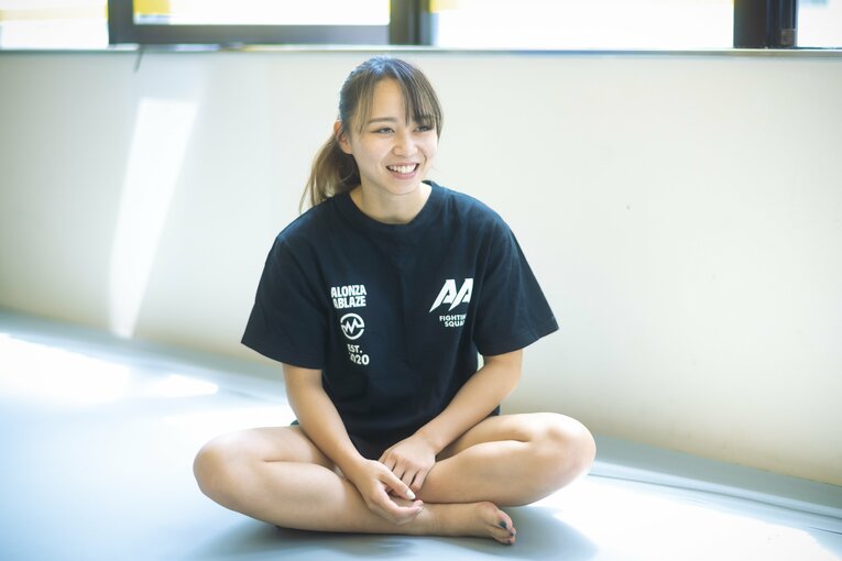 「武尊さんみたいに気迫で前に出て…」大学1年生・松谷綺が19歳で狙う“K-1女子”の頂点《特別フォトインタビュー》(32)