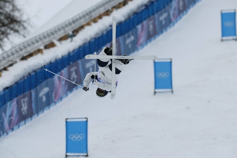 堀島の滑りを連続写真で　©Kaoru Watanabe/JMPA
