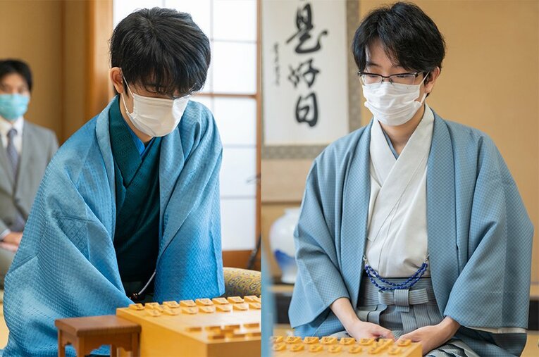 叡王戦第5局の藤井聡太三冠と豊島将之竜王。竜王戦で三たび相まみえる ／ photograph by 日本将棋連盟