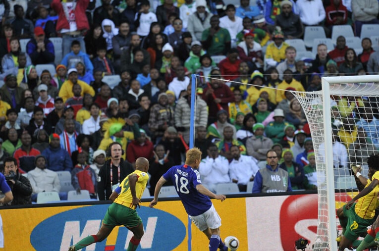 南アフリカW杯カメルーン戦で先制点を決めた本田　©︎JMPA