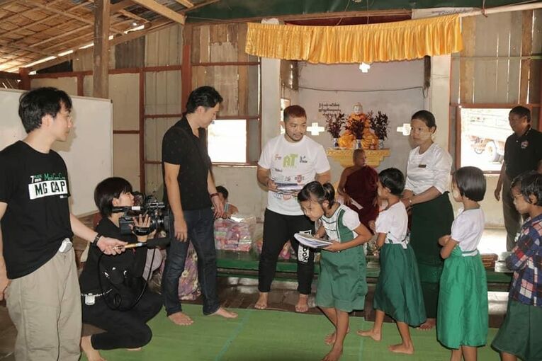 ミャンマーでも渡慶次の活動は報道され、反響を呼んだ（本人提供）