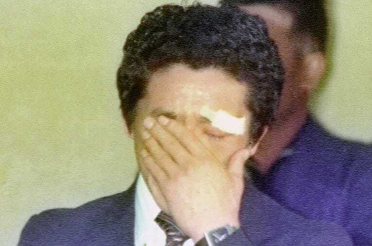 モスクワ五輪ボイコットの動きが強まる中で開かれた緊急強化コーチ選手会議（1980年4月21日）。参加を訴えて涙を流したレスリングの高田裕司 ／ photograph by KYODO