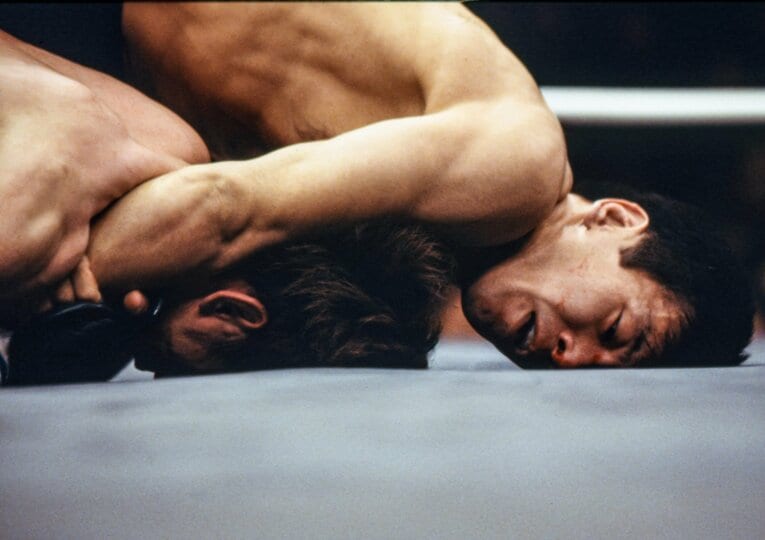 2001年3月、太田吉信にリアネイキドチョークで一本勝ち　©Susumu Nagao