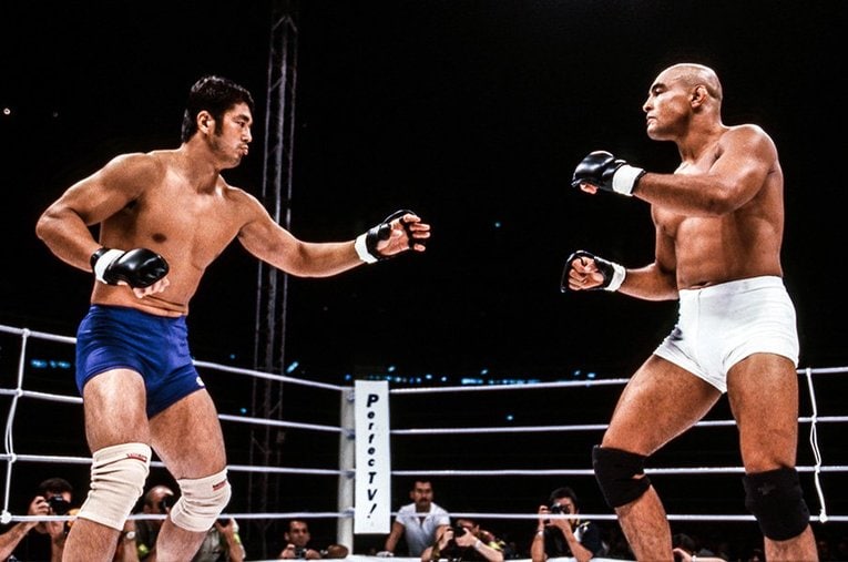 MMAとして初めて東京ドームで行われたRRIDE.1のメインイベントに出場した高田延彦（左）とヒクソン ／ photograph by Susumu Nagao