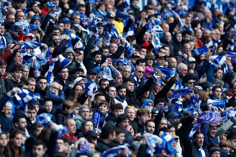 審判、またオサスナへ対して盛大なブーイングが飛ばされた　©Daisuke Nakashima