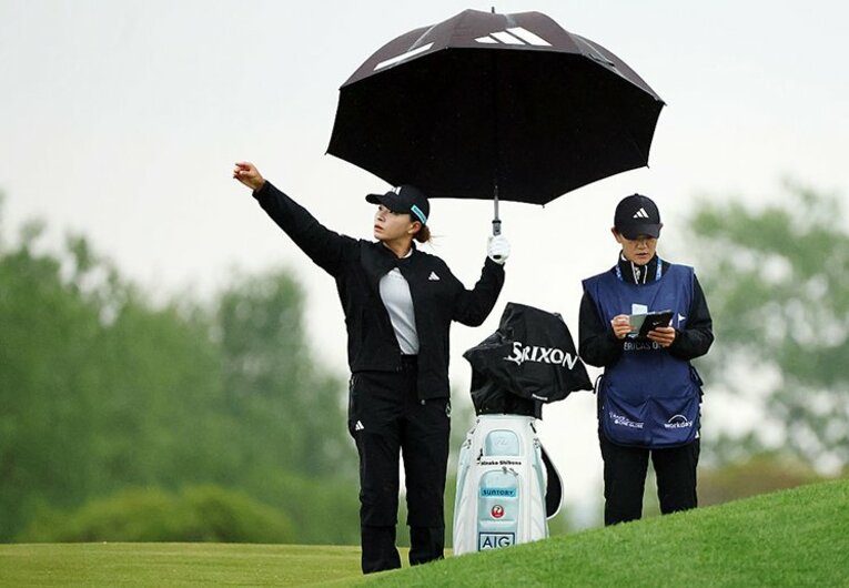 渋野日向子（写真左）とマネージャーの「ミミさん」こと田谷美香子さん　©Sarah Stier/Getty Images