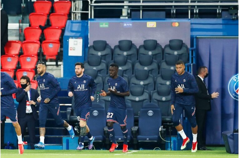 「PSGメッシ」の初得点と“FKの壁で寝転び”、ネイマールとの友情を撮った… 18歳のバルサ新10番ファティも復活〈激写〉(19)