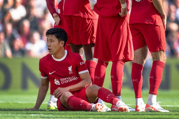 新天地リバプールでデビューを果たした遠藤航。シュツットガルトでの活躍を見守ってきたブッフバルト氏は感謝を述べた ／ photograph by Getty Images