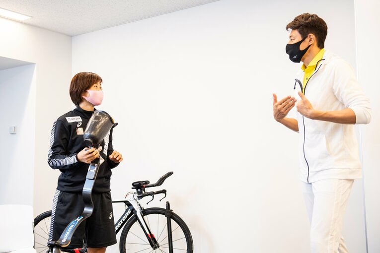 パラトライアスロン秦由加子は「なぜ、あえて義足をなくしたのか」松岡修造が聞いた(3)