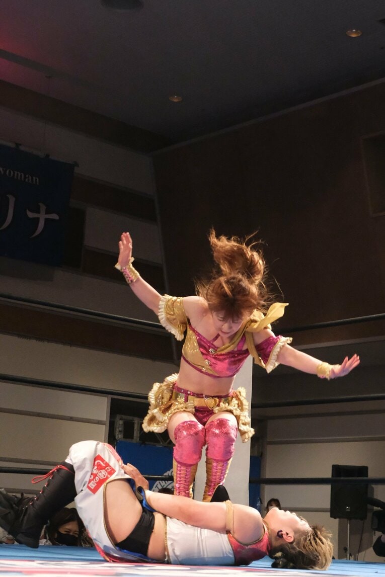 「女優vs交通情報のお姉さん」に18歳同士“意地の張り合い”対決も… 若手勢ぞろいの興行“ピースパ”に見る女子プロレスの未来(21)