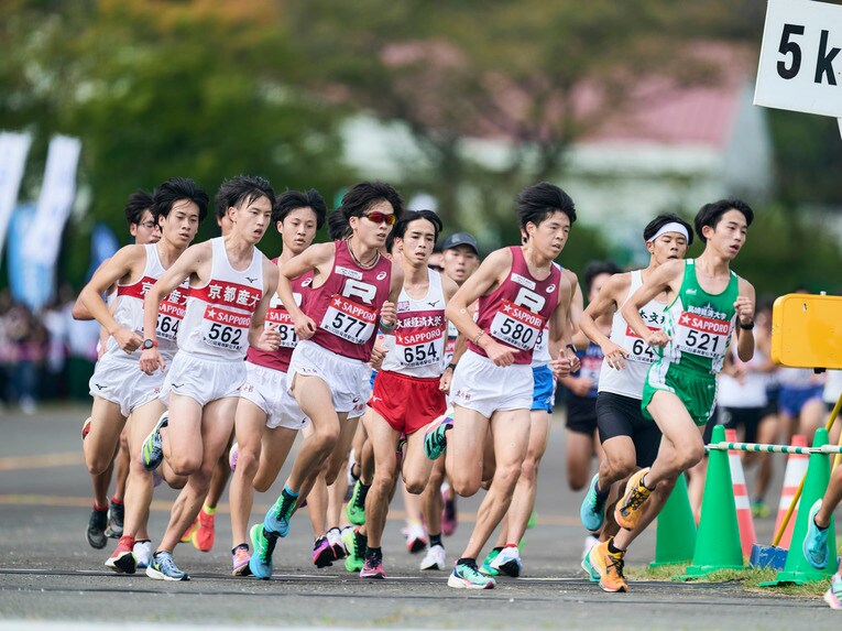 予選会での立命館大の選手たちの走り　©Yuki Suenaga