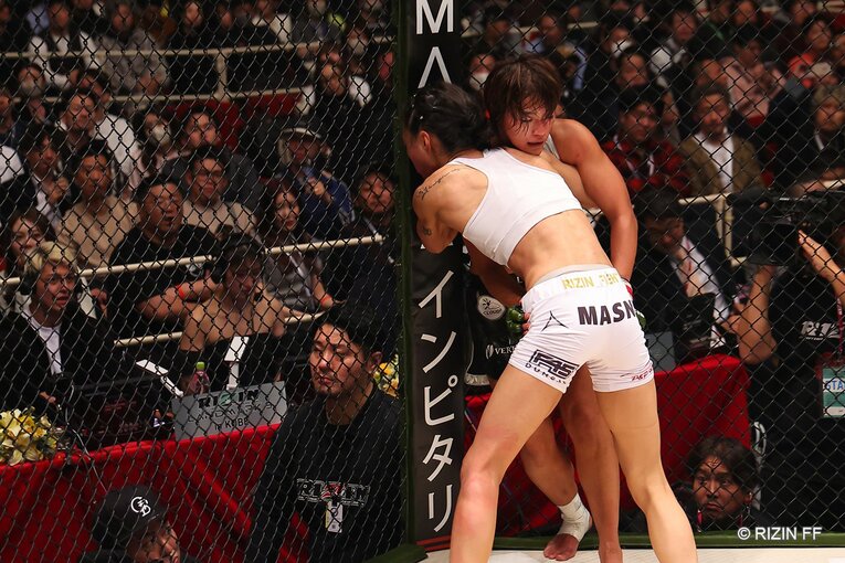 RENAvsシン・ユリ　©RIZIN FF