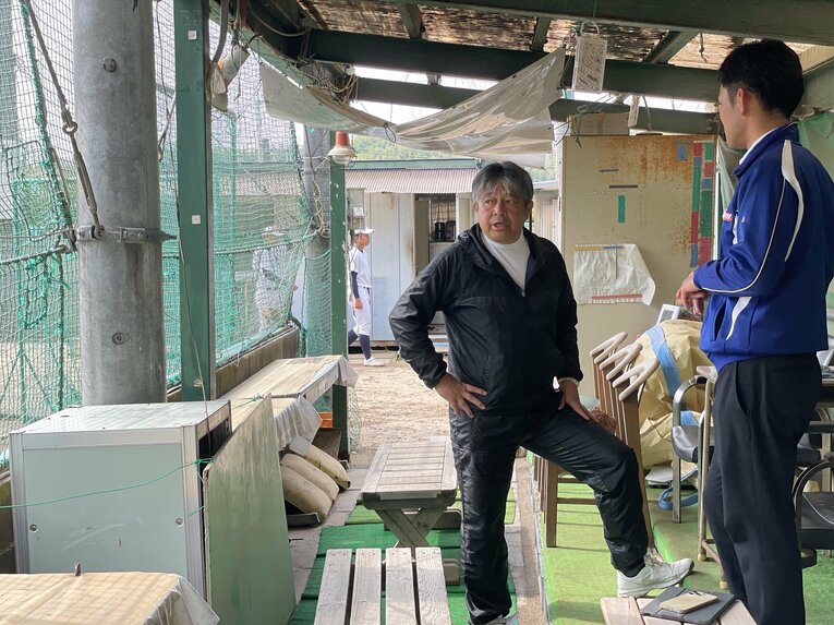 2025年4月撮影、京都廣学館高校コーチ　©︎NumberWeb