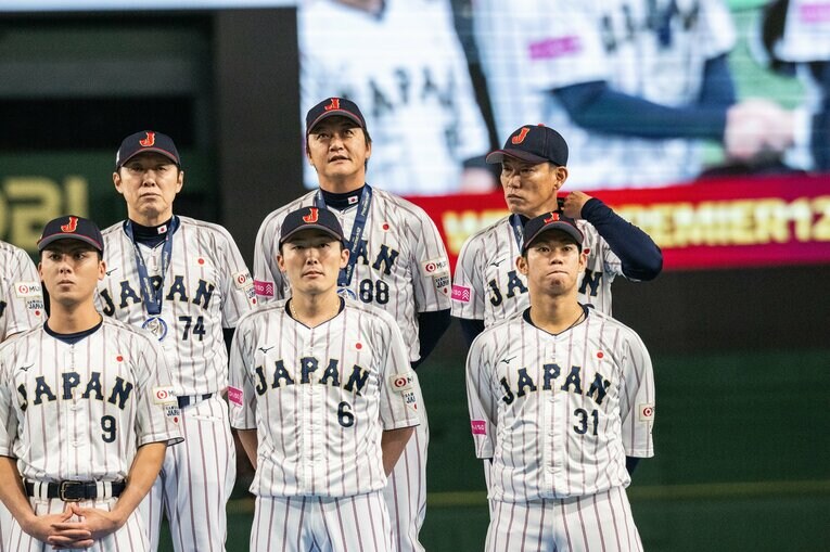 プレミア12決勝戦、銀メダルを授与される侍ジャパン　©Nanae Suzuki