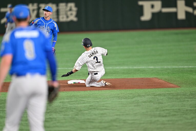 負傷を感じさせない軽快な源田　©︎Naoya Sanuki
